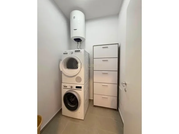 Tirane, jepet me qera apartament 2+1 Kati 1, 80 m² 600 € (5 Maji Nea146019)