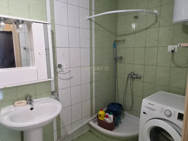 Tirane, jepet me qera apartament 1+1 Kati 4, 63 m² 380 € 