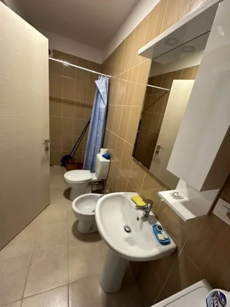 Tirane, jepet me qera Kati 2, 80 m² 500 Euro (5 Maji)