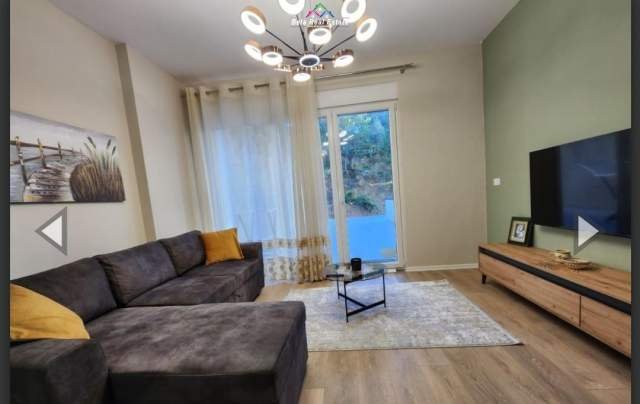 Tirane, jepet me qera apartament 2+1 Kati 2, 220 m²800 Euro (liqeni i thate)