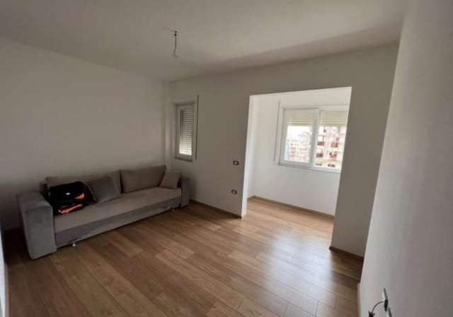 Tirane, jepet me qera  zyre 2+1+BLK Kati 6, 108 m² 800 Euro blloku