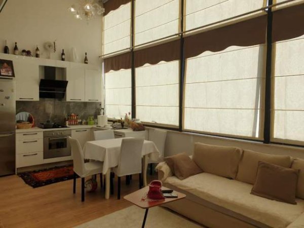 Tirane, jepet me qera apartament duplex 3+1 Kati 2, 100 m² 450 Euro (Rruga Luan Zelka)