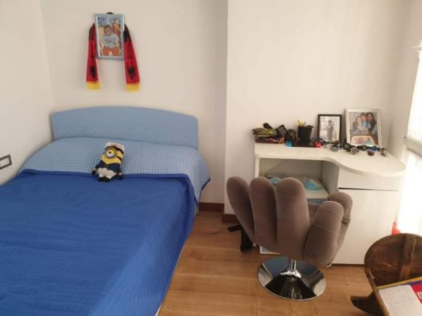 Tirane, jepet me qera apartament duplex 3+1 Kati 2, 100 m² 450 Euro (Rruga Luan Zelka)