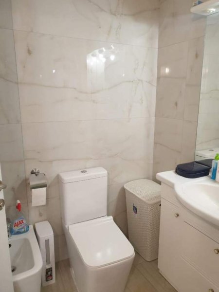 Tirane, jepet me qera apartament duplex 3+1 Kati 2, 100 m² 450 Euro (Rruga Luan Zelka)