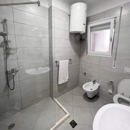 Tirane, jepet me qera apartament 1+1+BLK Kati 4, 45.000 Leke (Bar Artisti)
