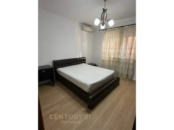 Tirane, jepet me qera 2+1+BLK 90 m² 750 Euro