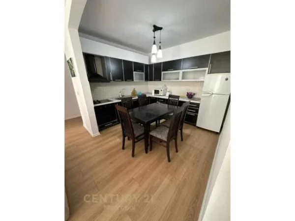 Tirane, jepet me qera 2+1+BLK 90 m² 750 Euro