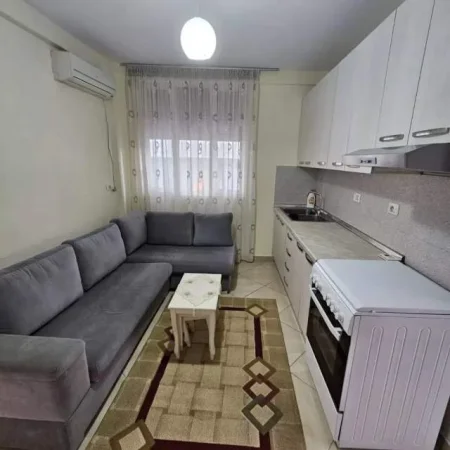 Tirane, jepet me qera apartament 55 m² 450 Euro (21 Dhjetori)