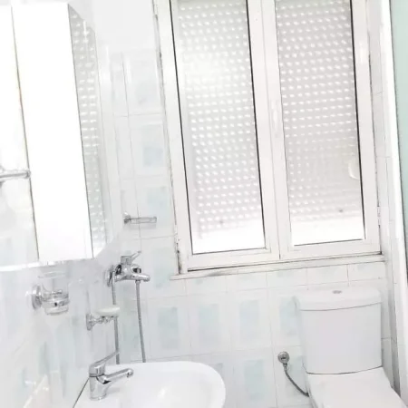 Tirane, jepet me qera apartament 55 m² 450 Euro (21 Dhjetori)