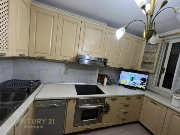 Tirane, jepet me qera apartament 3+1+BLK Kati 3, 116 m² 700 Euro (RR Lidhja e Prizrenit, Ish Blloku)