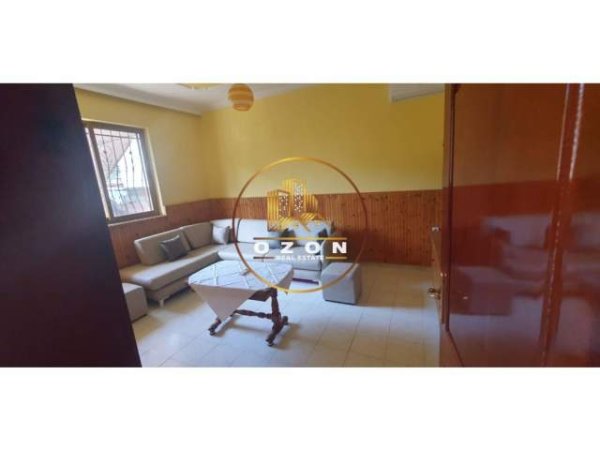 Tirane, jepet me qera apartament 3+1 Kati 1, 130 m² 500 Euro (VILAT AMERIKANE)