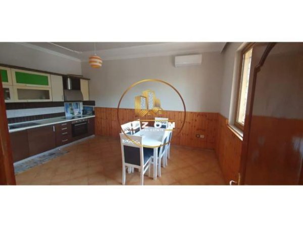 Tirane, jepet me qera apartament 3+1 Kati 1, 130 m² 500 Euro (VILAT AMERIKANE)