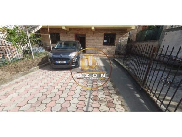 Tirane, jepet me qera apartament 3+1 Kati 1, 130 m² 500 Euro (VILAT AMERIKANE)