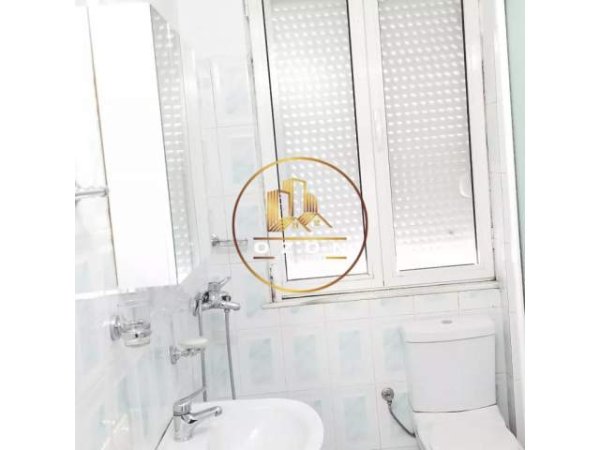 Tirane, jepet me qera apartament 1+1 Kati 2, 55 m² 450 Euro (Rruga e Kavajes)