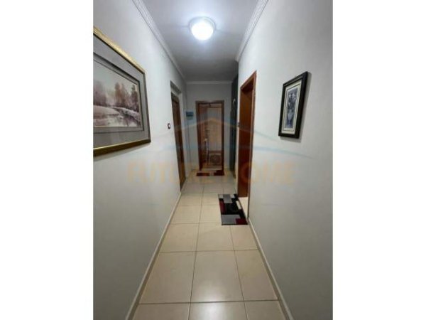 Korce, shitet apartament 1+1+BLK Kati 5, 54 m² 3.100.000 Leke (Lagjia 16, Korçë)