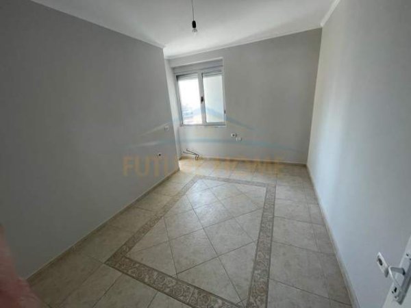 Korce, shitet apartament 2+1+BLK Kati 7, 150 m² 73.000 Euro (Lagjia 9, Korçë.)