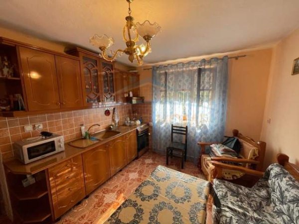 Korce, shitet apartament 2+1 Kati 1, 75 m² 4.000.000 Leke (Lagjia 17, Korçë)