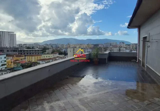 Vlore, shitet Penthouse 3+1+BLK Kati 7, 500 m² 260.000 Euro (Rruga Ali Demi)