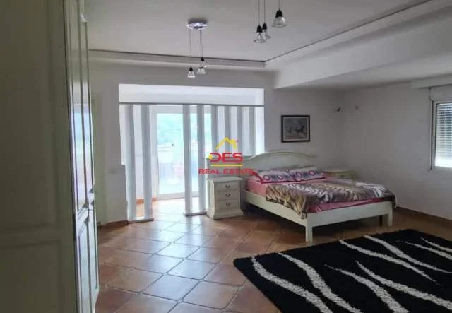 Vlore, shitet Penthouse 3+1+BLK Kati 7, 500 m² 260.000 Euro (Rruga Ali Demi)