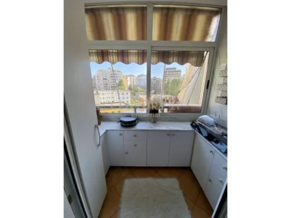Tirane, jepet me qera apartament 1+1+BLK 70 m² 700 Euro (faik konica)