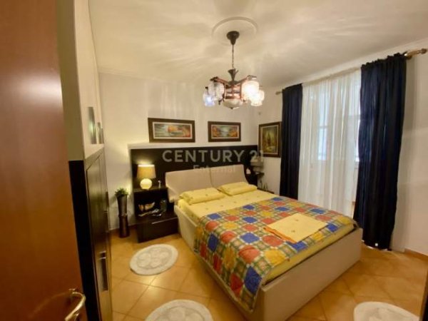 Tirane, jepet me qera apartament 1+1+BLK 70 m² 700 Euro (faik konica)