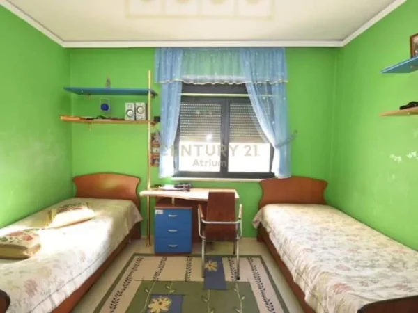 Tirane, jepet me qera apartament Kati 7, 135 m² 750 Euro (faik konica)