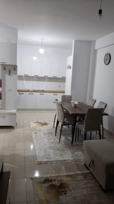 Tirane, jepet me qera apartament Kati 7, 88 m² 45.000 Leke (Pallatet Fratari)
