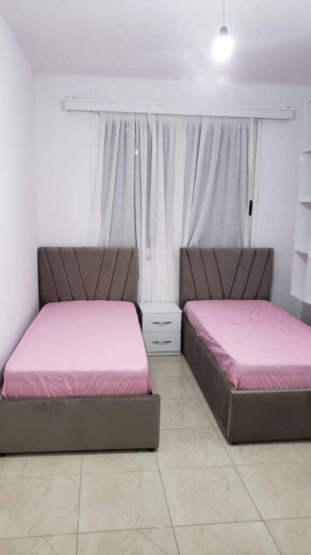 Tirane, jepet me qera apartament Kati 7, 88 m² 45.000 Leke (Pallatet Fratari)