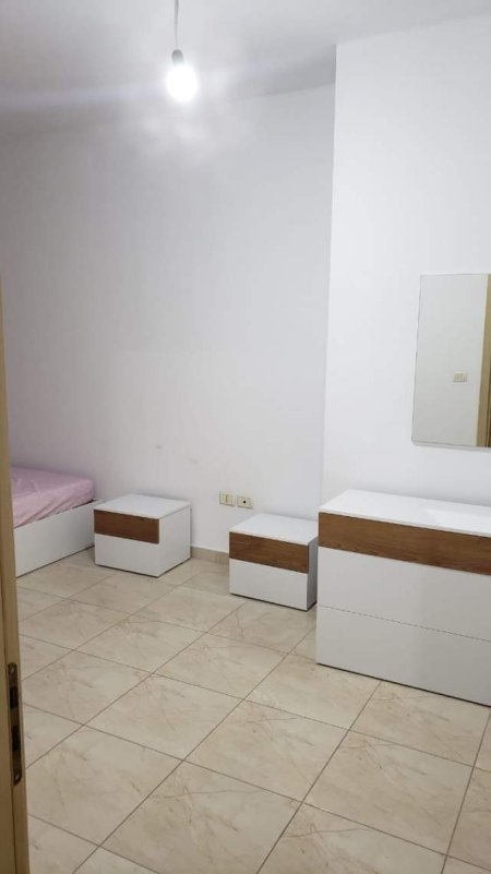 Tirane, jepet me qera apartament Kati 7, 88 m² 45.000 Leke (Pallatet Fratari)