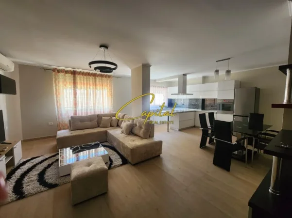 Tirane, jepet me qera apartament 2+1 Kati 4, 110 m² 800 € (KOMUNA E PARISIT)