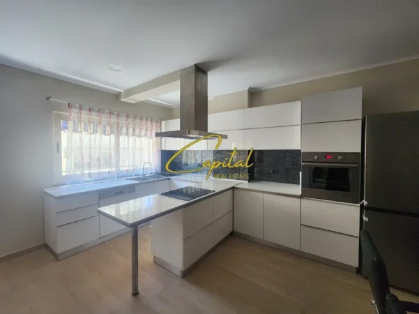 Tirane, jepet me qera apartament 2+1 Kati 4, 110 m² 800 € (KOMUNA E PARISIT)