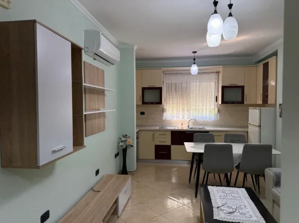 Tirane, jepet me qera apartament 2+1+Ballkon , 70 m² 500 € (Materniteti i Ri)