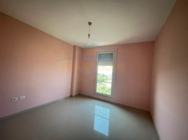 Tirane, jepet me qera apartament 2+1+Ballkon Kati 3, 93 m² 400 € (Liqeni Thate)