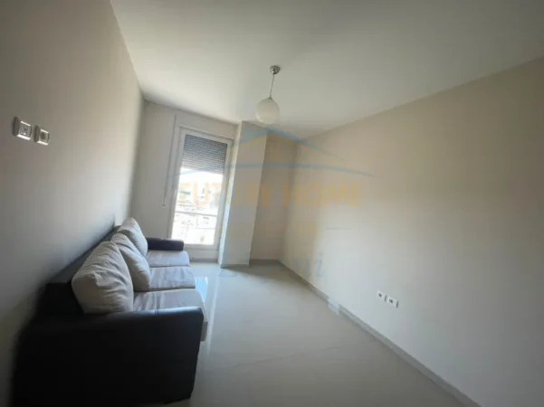 Tirane, jepet me qera apartament 2+1+Ballkon Kati 3, 93 m² 400 € (Liqeni Thate)