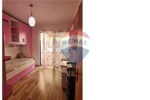 Tirane, jepet me qera apartament 2+1+Ballkon Kati 4, 95 m² 48.000 € (Kodra e Diellit)