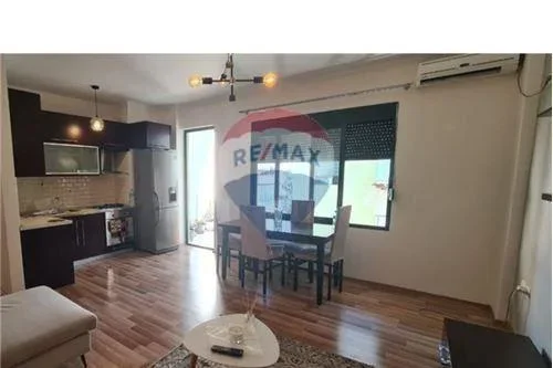 Tirane, jepet me qera apartament 2+1+Ballkon Kati 4, 95 m² 48.000 € (Kodra e Diellit)