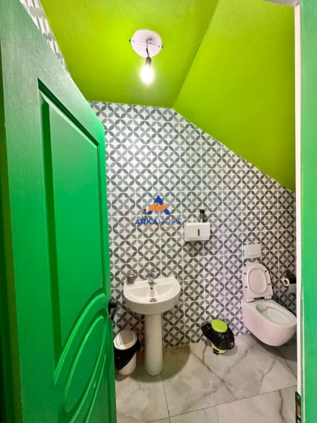 Tirane, shitet lokal Kati 2, 200 m² (KOMBINAT)