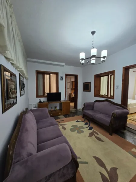 Tirane, jepet me qera shtepi 3+1 Kati 1, 120 m² 500 € (Rruga Xhanfize Keko ne Porcelan)