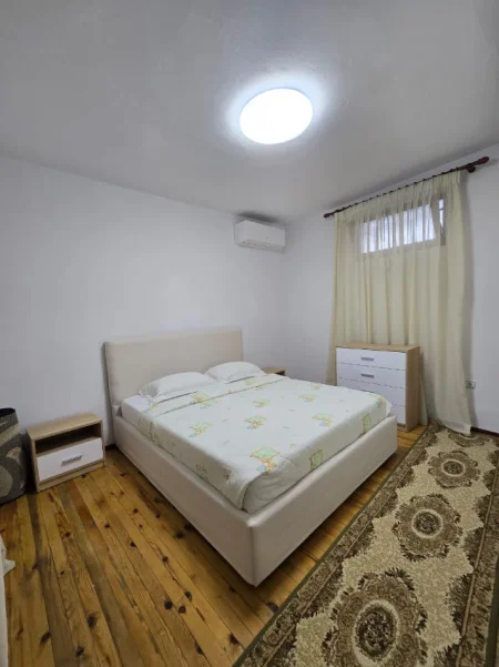 Tirane, jepet me qera shtepi 3+1 Kati 1, 120 m² 500 € (Rruga Xhanfize Keko ne Porcelan)