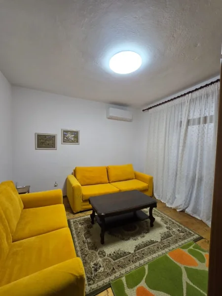 Tirane, jepet me qera shtepi 3+1 Kati 1, 120 m² 500 € (Rruga Xhanfize Keko ne Porcelan)