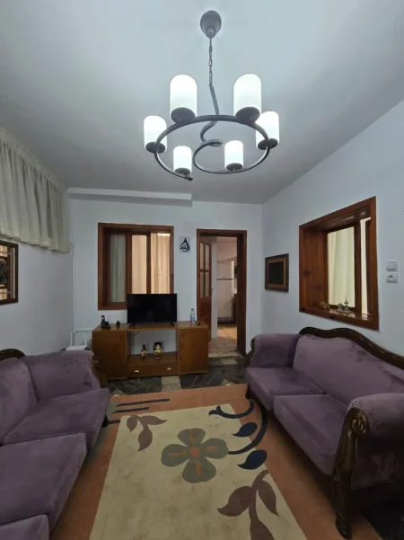 Tirane, jepet me qera shtepi 3+1 Kati 1, 120 m² 500 € (Rruga Xhanfize Keko ne Porcelan)