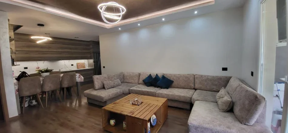 Tirane, jepet me qera apartament 2+1 Kati 3, 100 m² 900 € (Komuna Parisit)