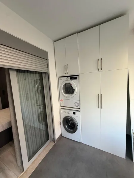 Tirane, jepet me qera apartament 1+1 Kati 2, 70 m² 600 € (Liqeni i Thatë)