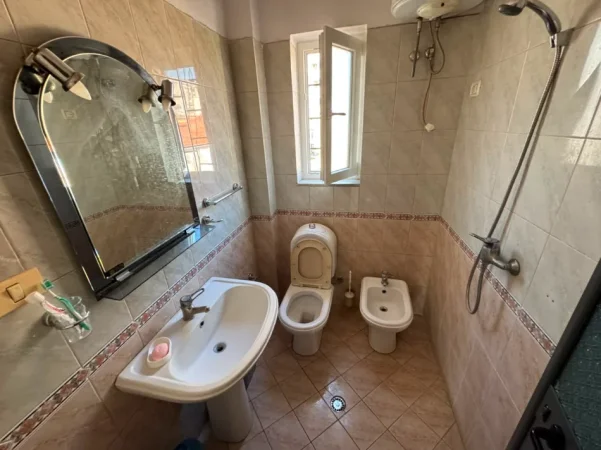 Tirane, shitet apartament 2+1 Kati 4, 65 m² 158.000 € (rruga muhamet gjollesha)