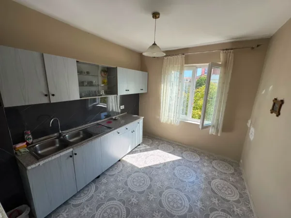 Tirane, shitet apartament 2+1 Kati 4, 65 m² 158.000 € (rruga muhamet gjollesha)