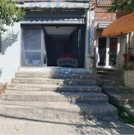 Vlore, shitet dyqan Kati 0, 33 m² 45.450 € (Rruga Ali Demi, Vlorë)