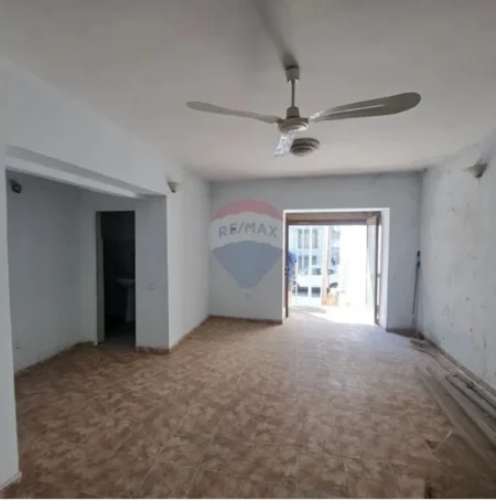 Vlore, shitet dyqan Kati 0, 33 m² 45.450 € (Rruga Ali Demi, Vlorë)