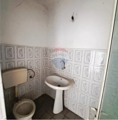Vlore, shitet dyqan Kati 0, 33 m² 45.450 € (Rruga Ali Demi, Vlorë)