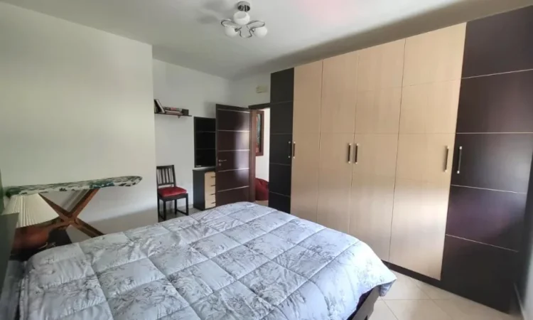 Tirane, jepet me qera apartament 1+1+Ballkon Kati 2, 60 m² 450 € (Ali Demi)