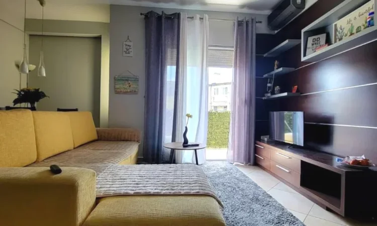 Tirane, jepet me qera apartament 1+1+Ballkon Kati 2, 60 m² 450 € (Ali Demi)